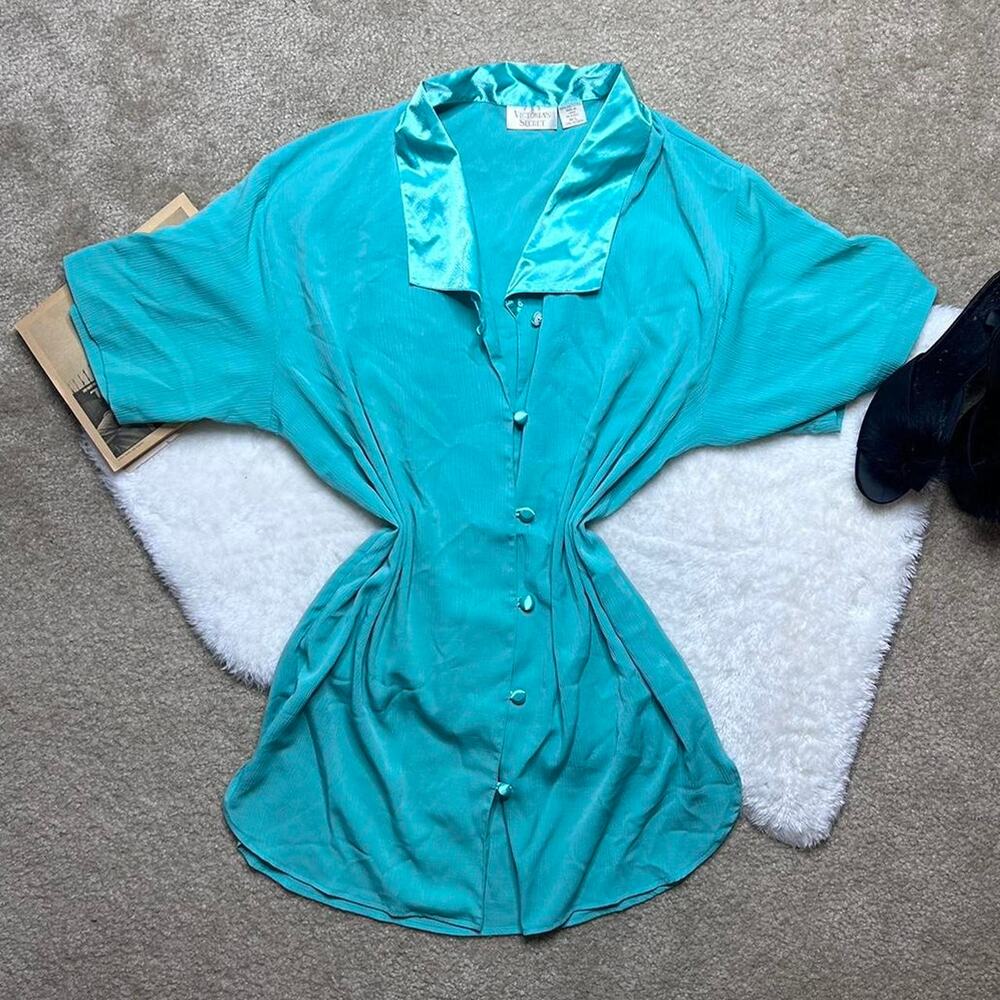 Absolutely gorgeous Vintage GOLD LABEL Victoria’s Secret pj top/ nightgown!